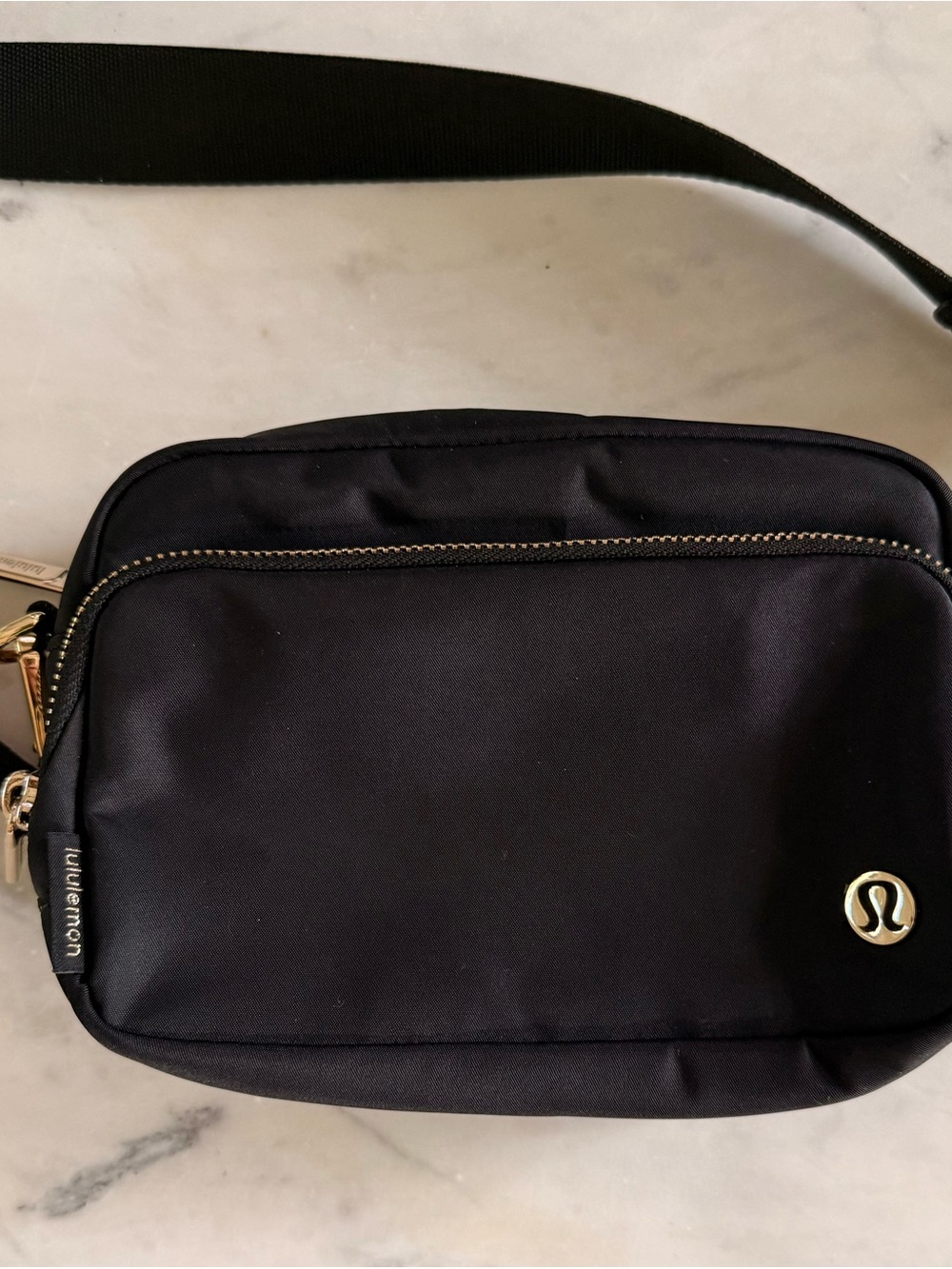 Everywhere Crossbody Bag 2L
Metal Hardware Lululemon - Picture 6 of 9